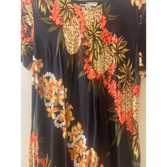 Hilo Hatties Women's Size Small Hawaiian  Original Pineapple Dress Floral - Picture 2 of 6